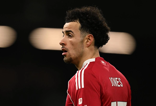 Curtis Jones có những chia sẻ sau trận hòa Fulham.