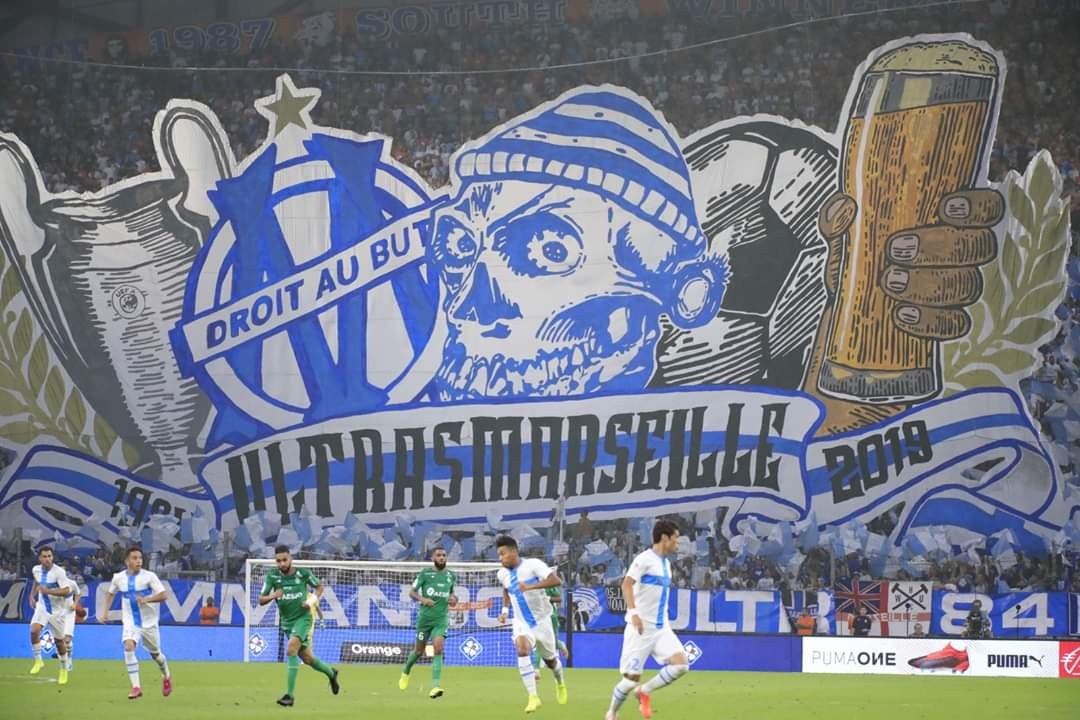 CĐV Marseille nổi tiếng máu lửa.