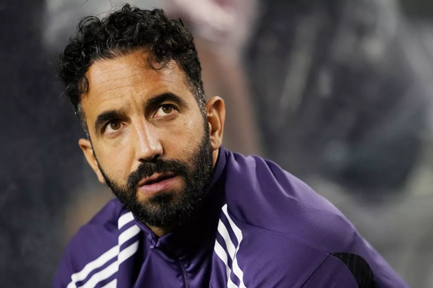 Lý do đằng sau việc HLV Amorim bị Man Utd sa thải được hé lộ.