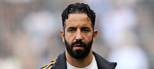 Ruben Amorim ra đi một cách chóng vánh.