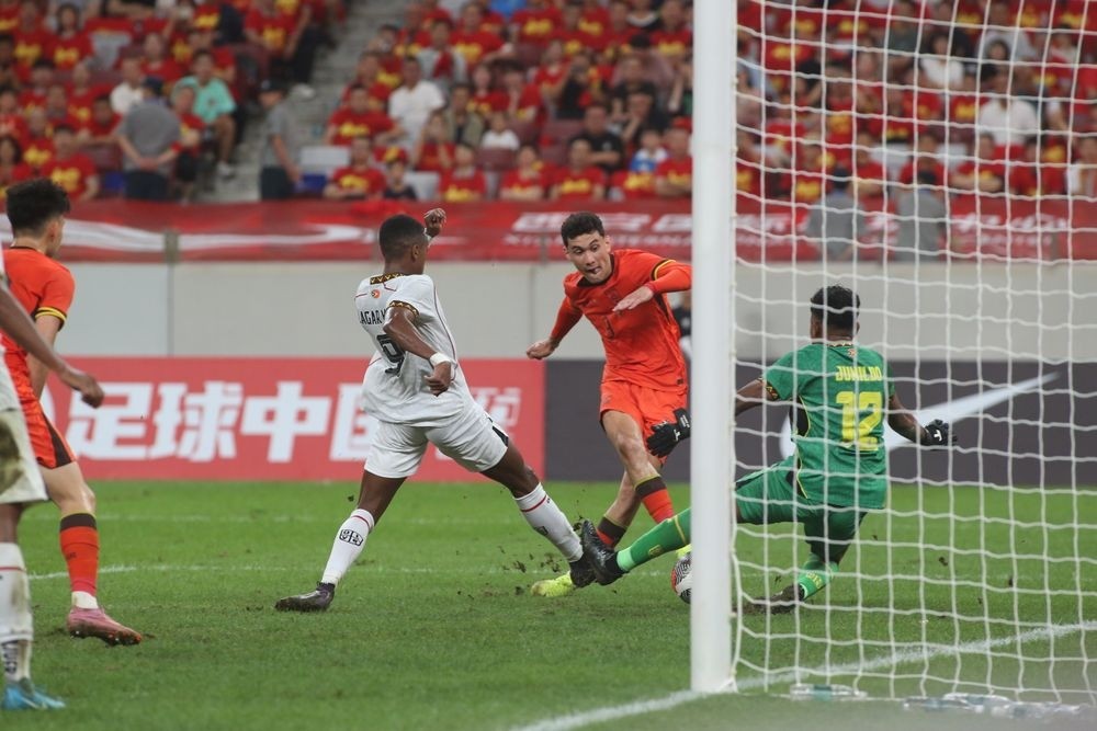 U23 Trung Quốc vất vả đánh bại U23 Timor Leste ở vòng loại.