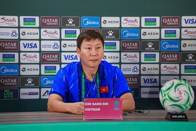 HLV Kim hài lòng về các học trò.