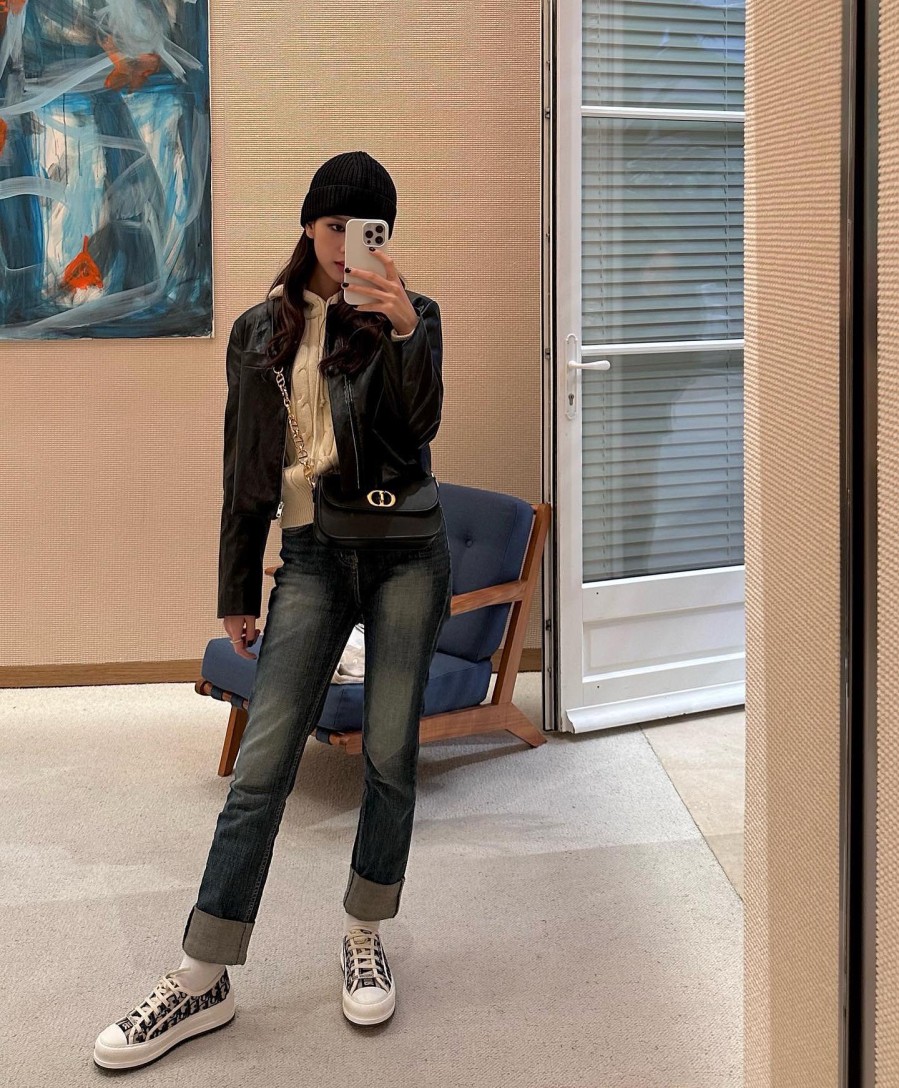 Quần jeans dáng gọn là lựa chọn an toàn nhưng mang lại hiệu quả cao trong việc cải thiện tỷ lệ cơ thể. 