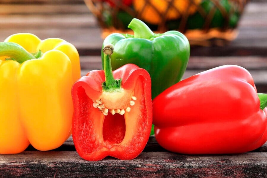 Ớt chuông đỏ được xem là một trong những loại rau có hàm lượng vitamin C cao nhất.