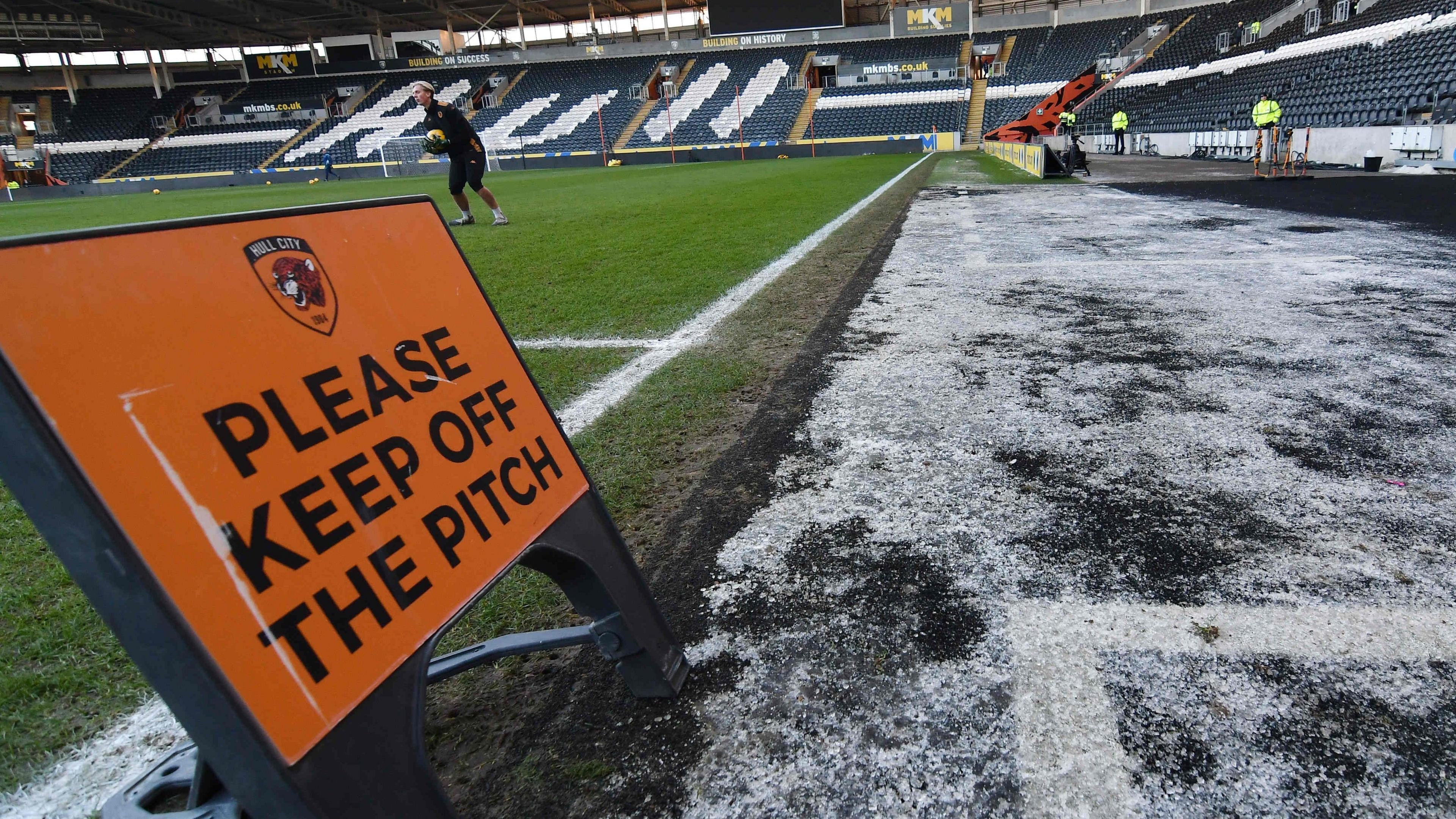 Trận đấu hoãn sát giờ, hàng ngàn CĐV thất vọng.