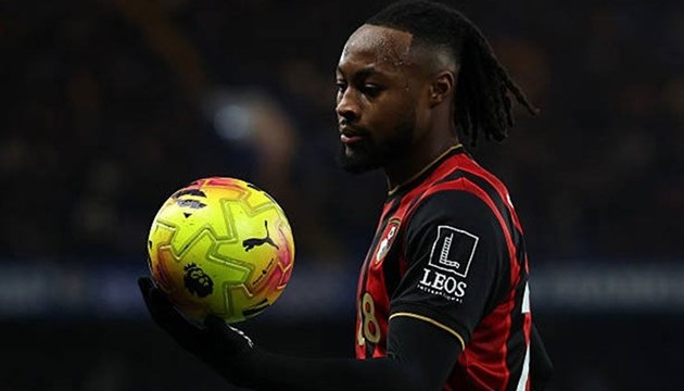 Man City sắp đón Semenyo.