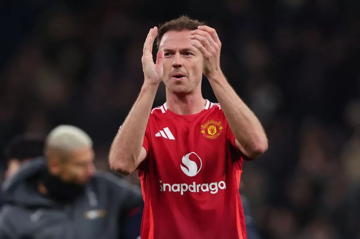 Jonny Evans trong màu áo Manchester United.