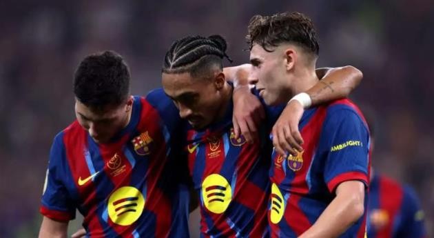 Raphinha thăng hoa cùng Barca.