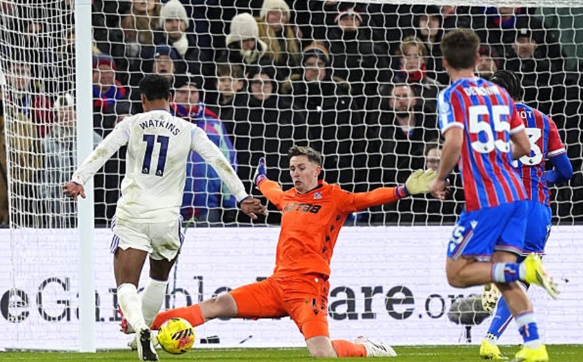 Watkins bỏ lỡ nhiều cơ hội ngon ăn.