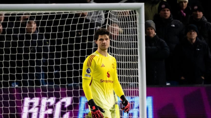 Senne Lammens – 6.1 điểm: Bất lực trước bàn thua từ pha tạt bóng đổi hướng và cú sút xa trái phá của đối phương. Ngoài ra thi đấu khá an toàn.