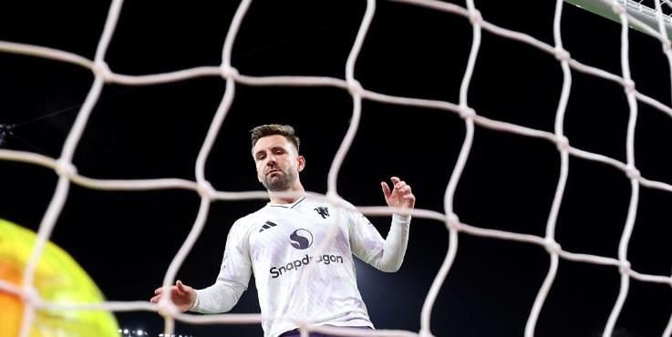 Luke Shaw – 6.3: Gặp khó khăn trong việc cân bằng giữa nhiệm vụ chồng biên và phòng ngự khi trở lại vai trò hậu vệ cánh trái thuần túy. Có vẻ vẫn chưa thoát khỏi thói quen đá trung vệ lệch trái.