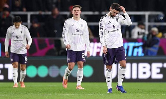 Manchester United bị Burnley cầm hòa trên sân khách.