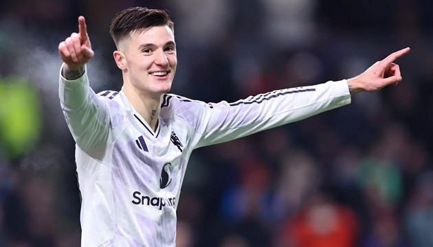 Khoảnh khắc nhẹ nhõm của Benjamin Sesko.