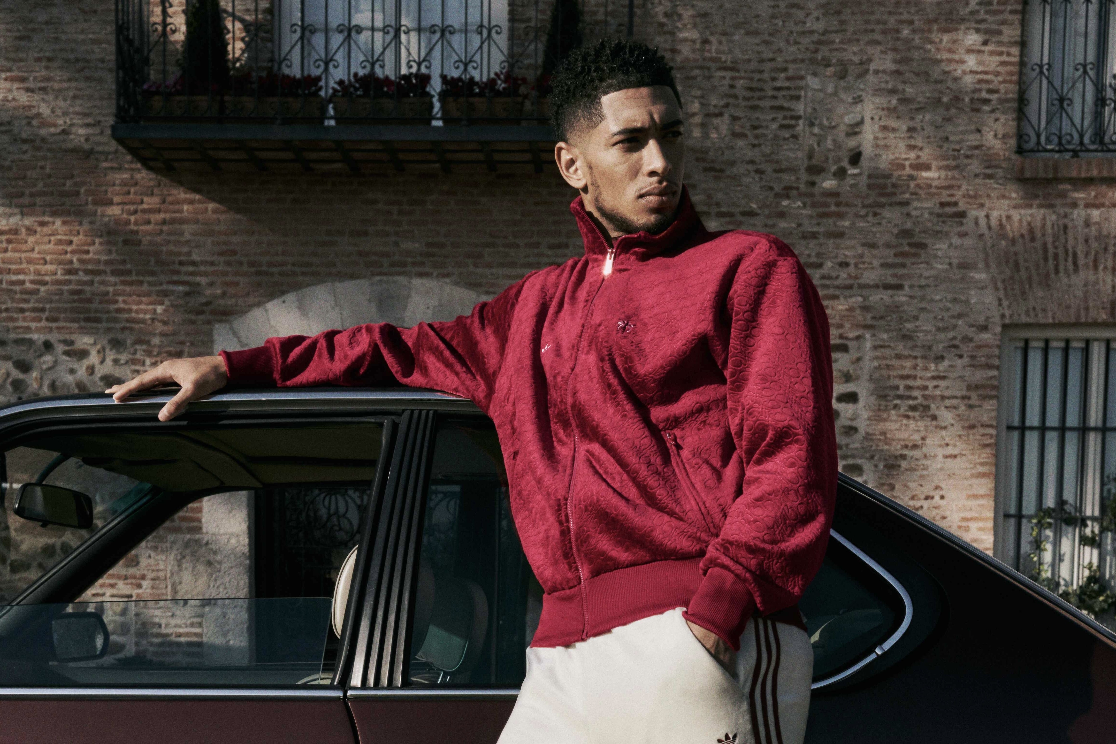 Tự tin không gắng gượng, khí chất của một biểu tượng Gen Z.