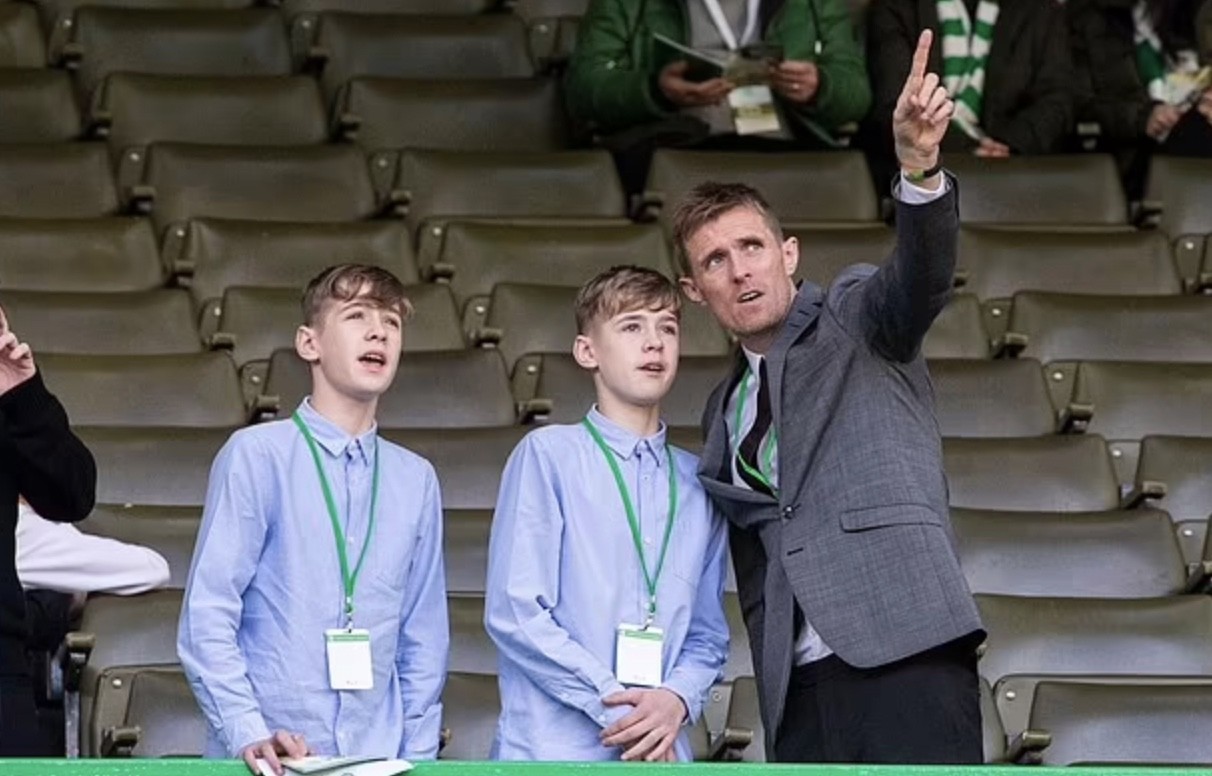 Cả hai đều trưởng từ lò đào tạo Man City trước khi tới Quỷ Đỏ