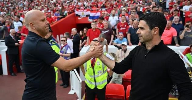 Arteta đồng cảm với HLV Slot và Liverpool.