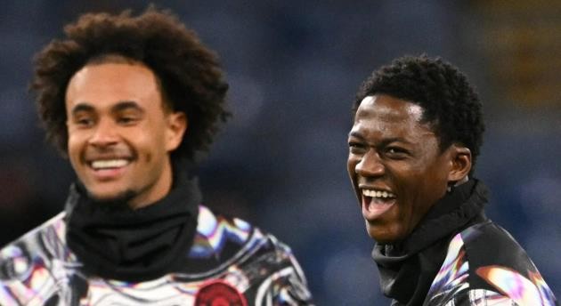 MU sẽ không để Zi và Mainoo ra đi.