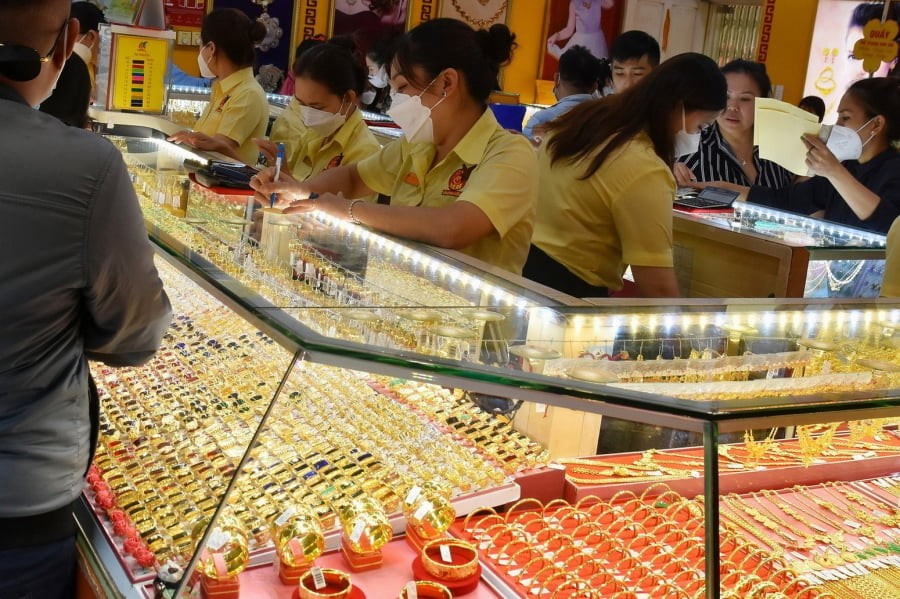 Trong phiên sáng 9/1/2026 tại thị trường châu Á, giá vàng thế giới giao ngay đã bật tăng trở lại và neo quanh ngưỡng 4.477,42 USD/ounce, cao hơn khoảng 20,86 USD (tương đương 1,04%) so với phiên trước đó.