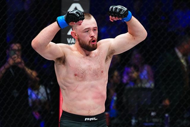 Jake Hadley ăn mừng chiến thắng trong ngày ra mắt PFL