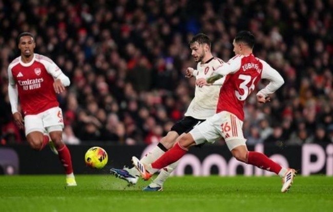 Arsenal hòa 0-0 Liverpool.