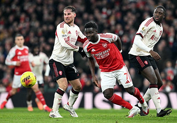 Bukayo Saka (6.7): Đối thủ Kerkez ban đầu chơi khá tệ trong điều kiện sân trơn trượt, nhưng cầu thủ người Hungary đã chơi tốt hơn khi trận đấu tiếp diễn, khiến Saka gặp khó khăn. Anh được thay thế bởi Madueke khi tỷ số đang hòa.