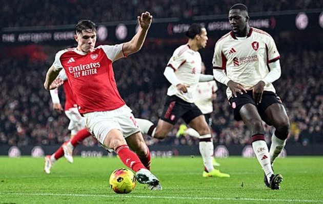 Viktor Gyokeres (6.5): Trong nhiều tình huống, Arsenal chờ đợi một tiền đạo đón những quả tạt bóng và những đường chuyền ngược vào khu vực cấm địa. Nhưng Gyokeres lại hoàn toàn 
