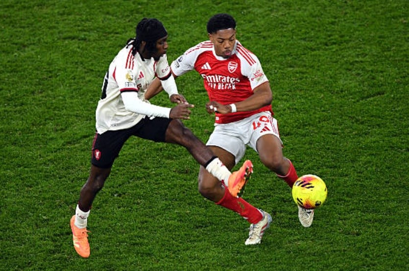 Jeremie Frimpong (6.9 điểm): Tốc độ xé gió của Frimpong mang lại cho Liverpool những phương án phản công trực diện đầy lợi hại. Dù vậy, những quyết định cuối cùng và độ chính xác trong các quả tạt của anh vẫn cần được cải thiện đáng kể nếu muốn tạo ra sự khác biệt rõ rệt hơn trước các đối thủ lớn.