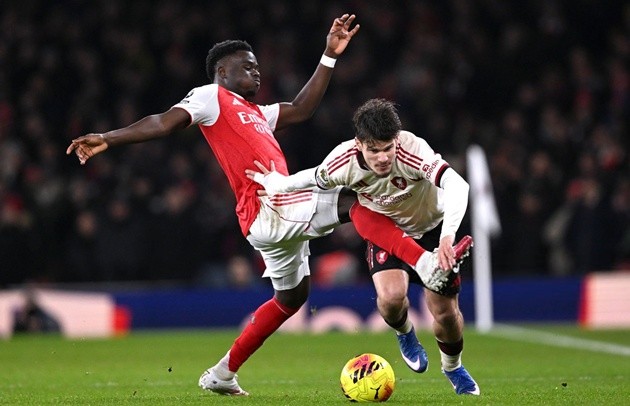 Kerkez có 90 phút khóa chặt Saka