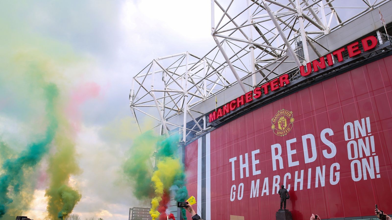 Giấc mơ Old Trafford đang trở nên quá đắt