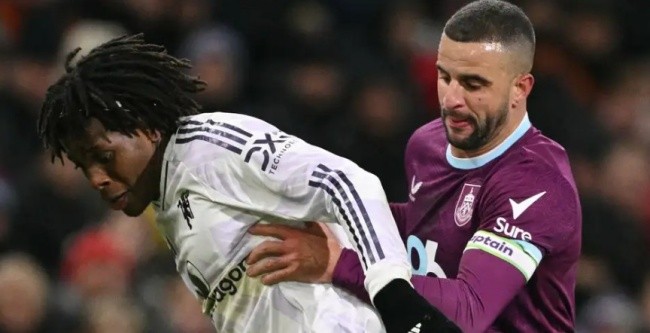 Walker va chạm với Dorgu.