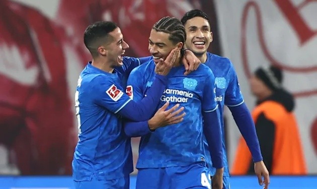 Bayer Leverkusen đang có nhiều hơn Stuttgart 3 điểm