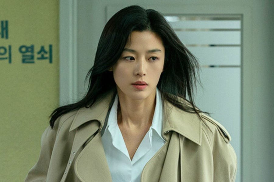 Jun Ji Hyun luôn khiến khán giả ngưỡng mộ vì vẻ đẹp không tuổi và làn da sáng mịn. 