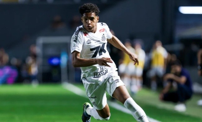 Tottenham đạt thỏa thuận chiêu mộ Souza.