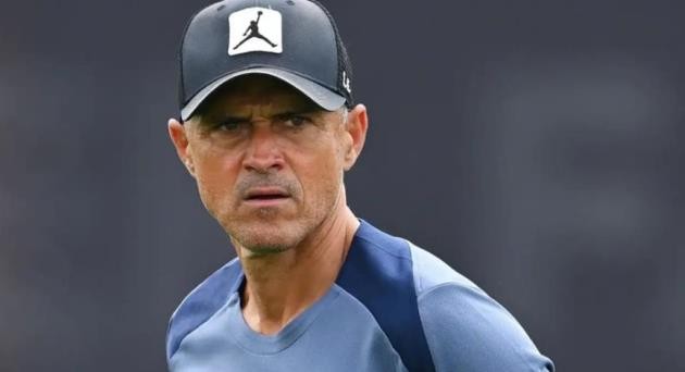 Enrique sẽ được PSG giữ lại.