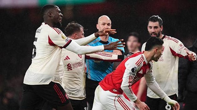 Gabriel Martinelli là nạn nhân của lòng trung thực trong bóng đá.