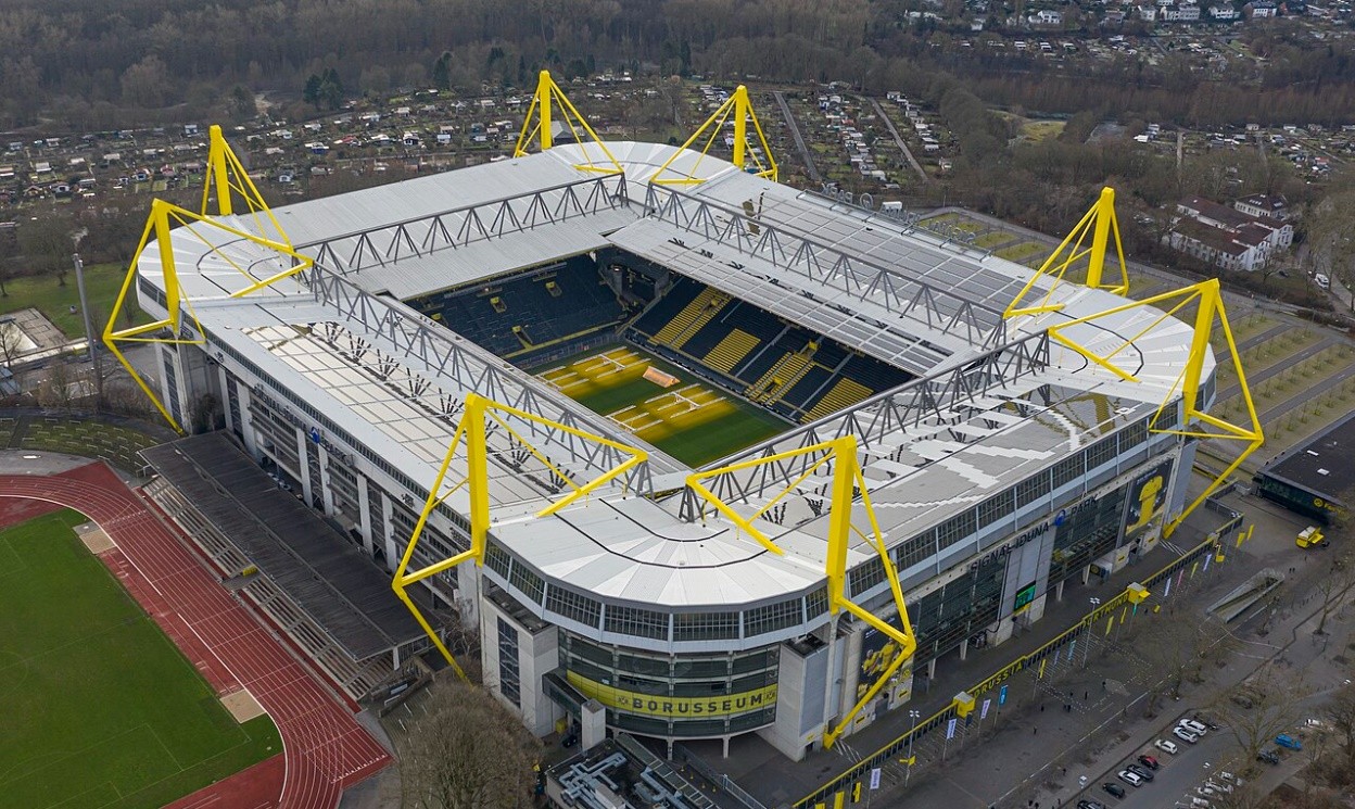 Signal Iduna Park là sân vận động lớn nhất ở Đức.