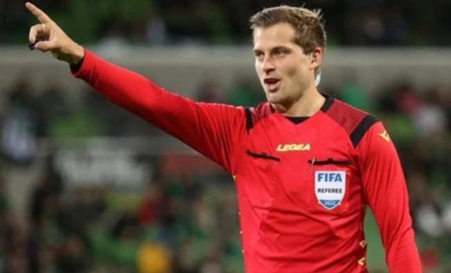 Trọng tài Alexander King bắt chính trận U23 Việt Nam vs U23 Ả Rập Xê Út.