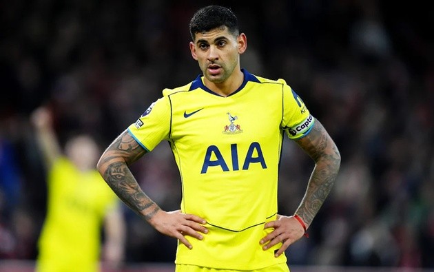  Romero là cầu thủ được trả lương cao nhất CLB và có những thông tin cho rằng anh ấy được hưởng nhiều tự do hơn ở sân tập