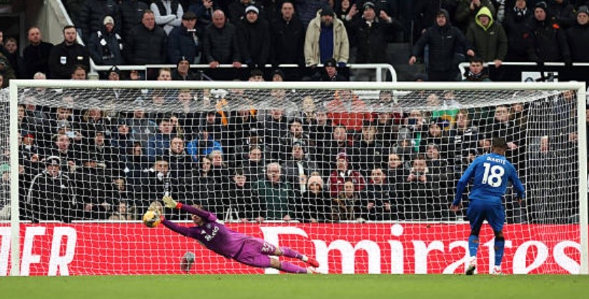 Tài năng của cựu sao Arsenal đã giúp Newcastle giành chiến thắng.