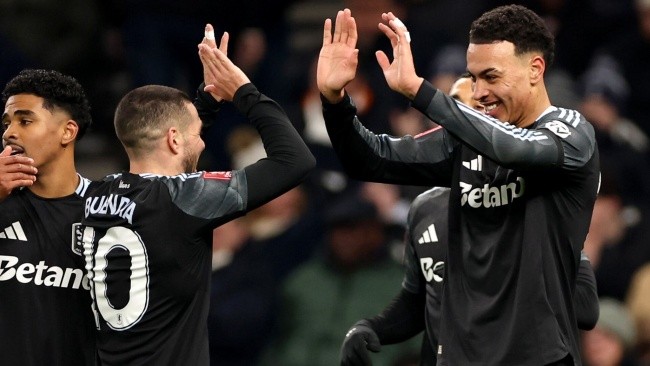 Rogers và Buendia giúp Aston Villa giành vé đi tiếp.