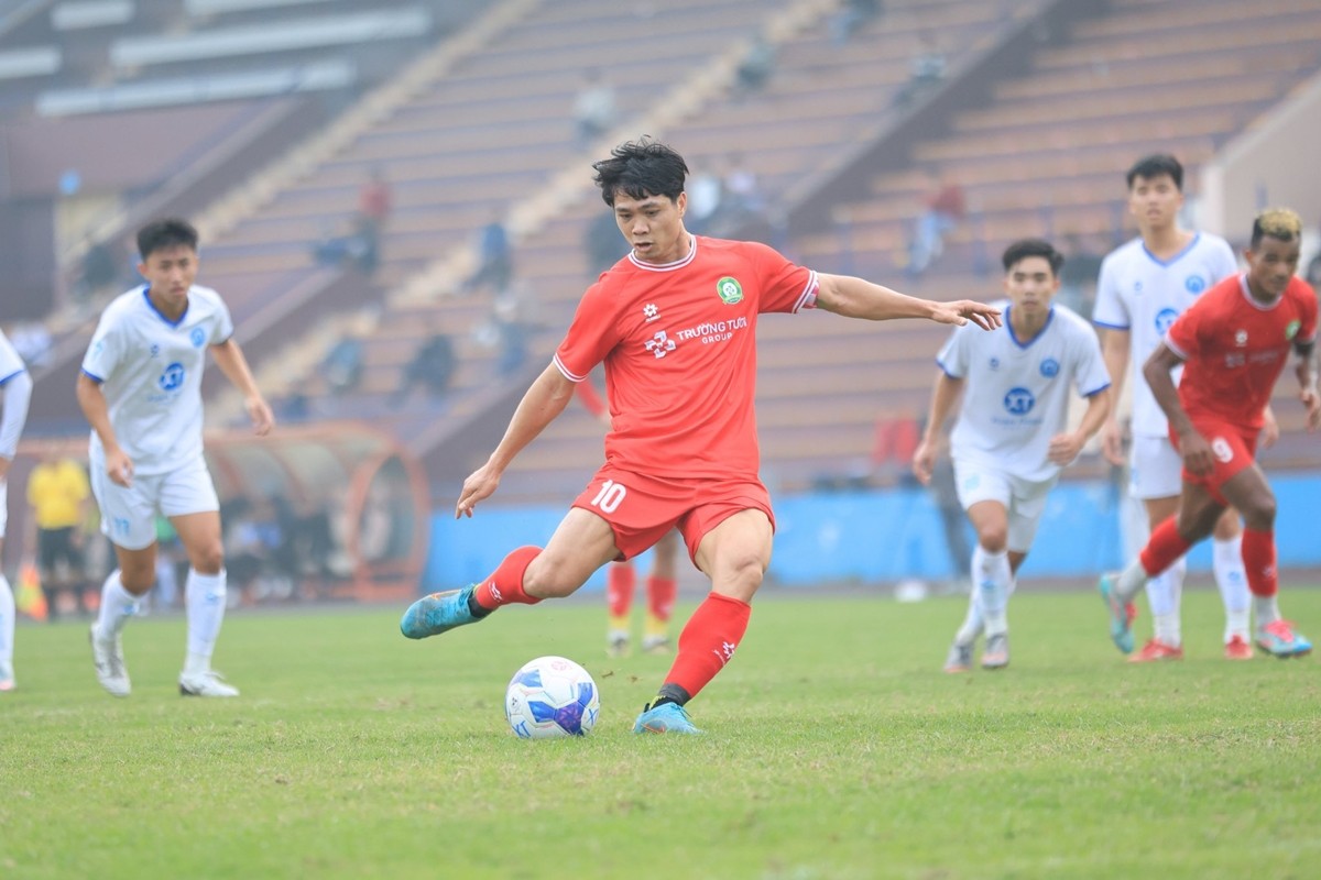 Công Phượng ghi bàn ở trận đấu giao hữu.