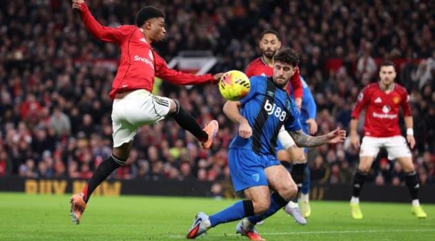 MU không còn quan tâm Senesi sau khi Amoirm bị sa thải.