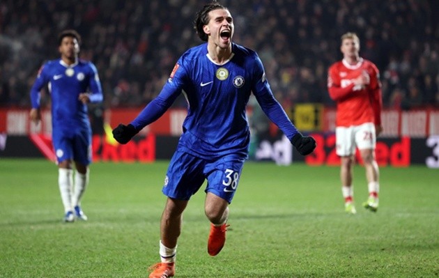 Guiu ghi dấu ấn trong trận ra mắt của tân HLV Rosenior