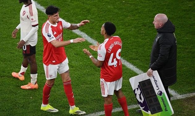 Arteta không rõ vấn đề chấn thương của Hincapie