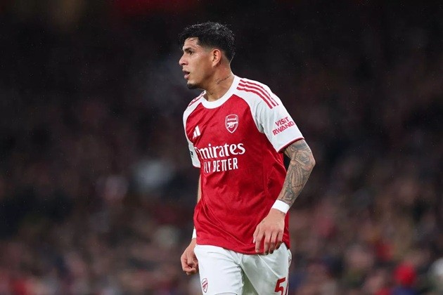 Arsenal sẽ xem xét tình hình của Hincapie.