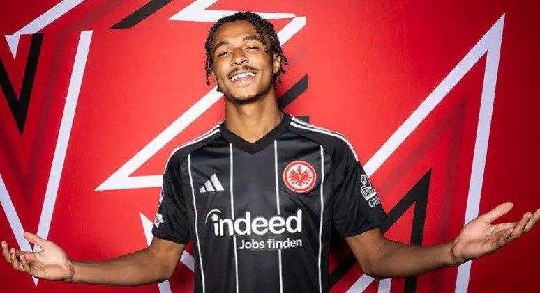 Jean-Matteo Bahoya đang nằm trong tầm ngắm của Arsenal.