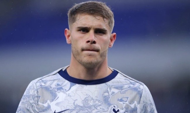 Micky van de Ven trong màu áo Tottenham.