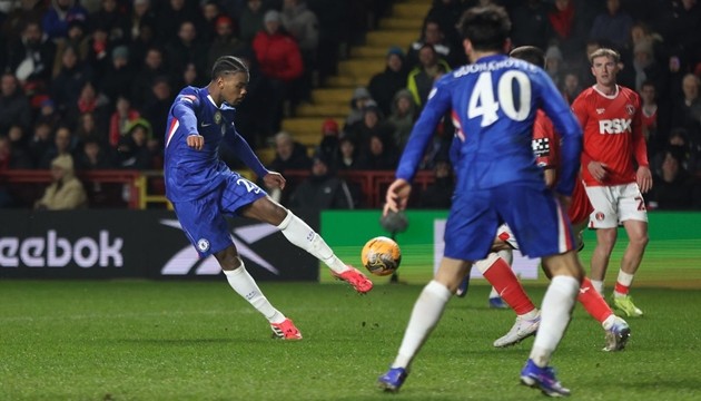 Mới trận đầu tiên, truyền thông đã có nhiều điều để nói về Chelsea của Rosenior.