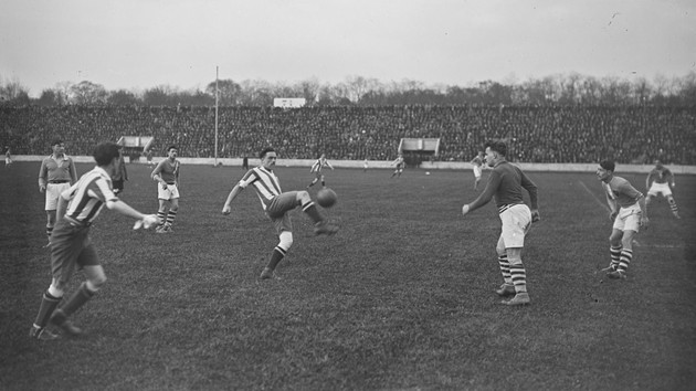 Trong một trận derby thực sự, Red Star đã đối đầu với Olympique de Paris ở bán kết Cúp Quốc gia Pháp mùa giải 1922-1923 tại sân vận động Pershing ở Paris