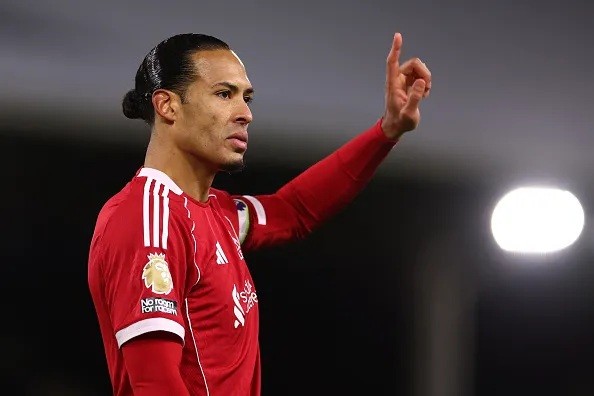 Van Dijk đã gia hạn với Liverpool/